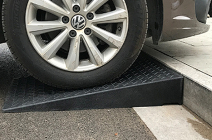 All Black Rubber Curb Ramp - Texture Detail