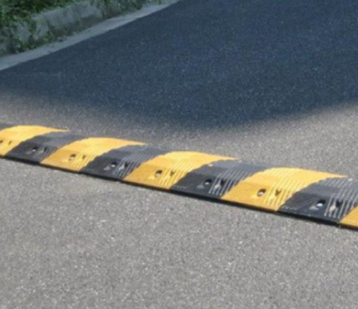 Trapezoidal Rubber Speed Bump - aplication scene