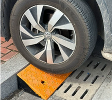 Black Yellow Chevron Pattern Curb Ramp - Pattern Detail
