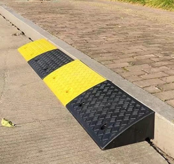 Black Yellow Block Pattern Curb Ramp - Pattern Detail
