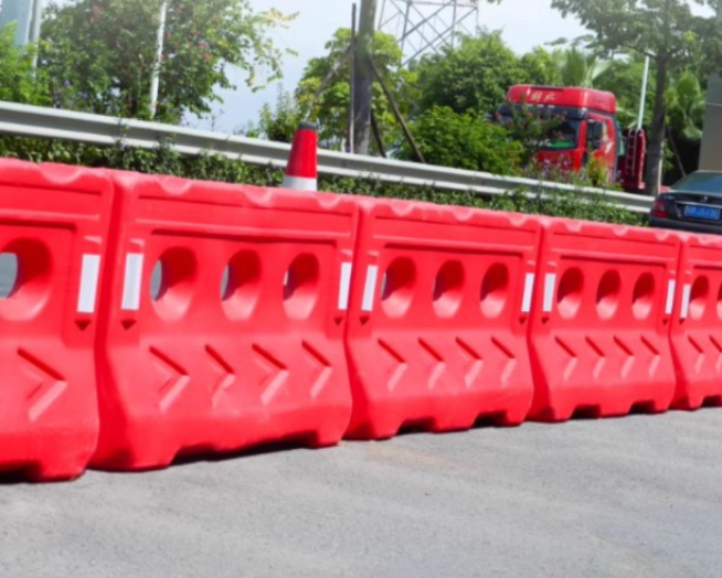 Plastic Water Barrier - Application Scene
